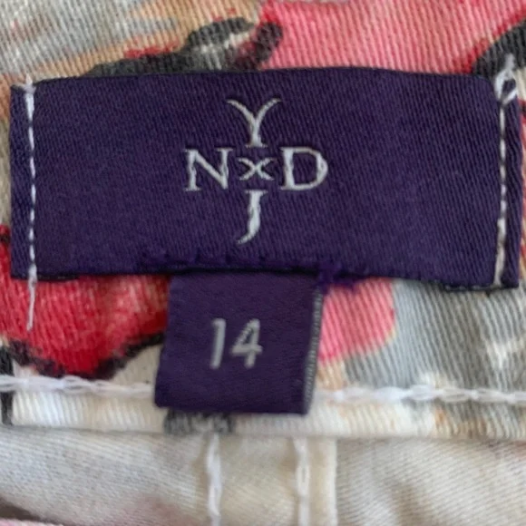 NYDJ Floral Jeans - Picture 6 of 6